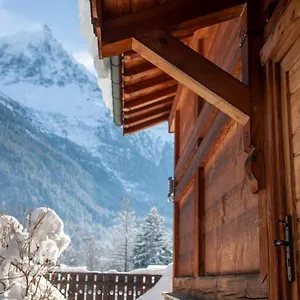 https://chalet-la-chaumiere.hotels-rhonealpes.com